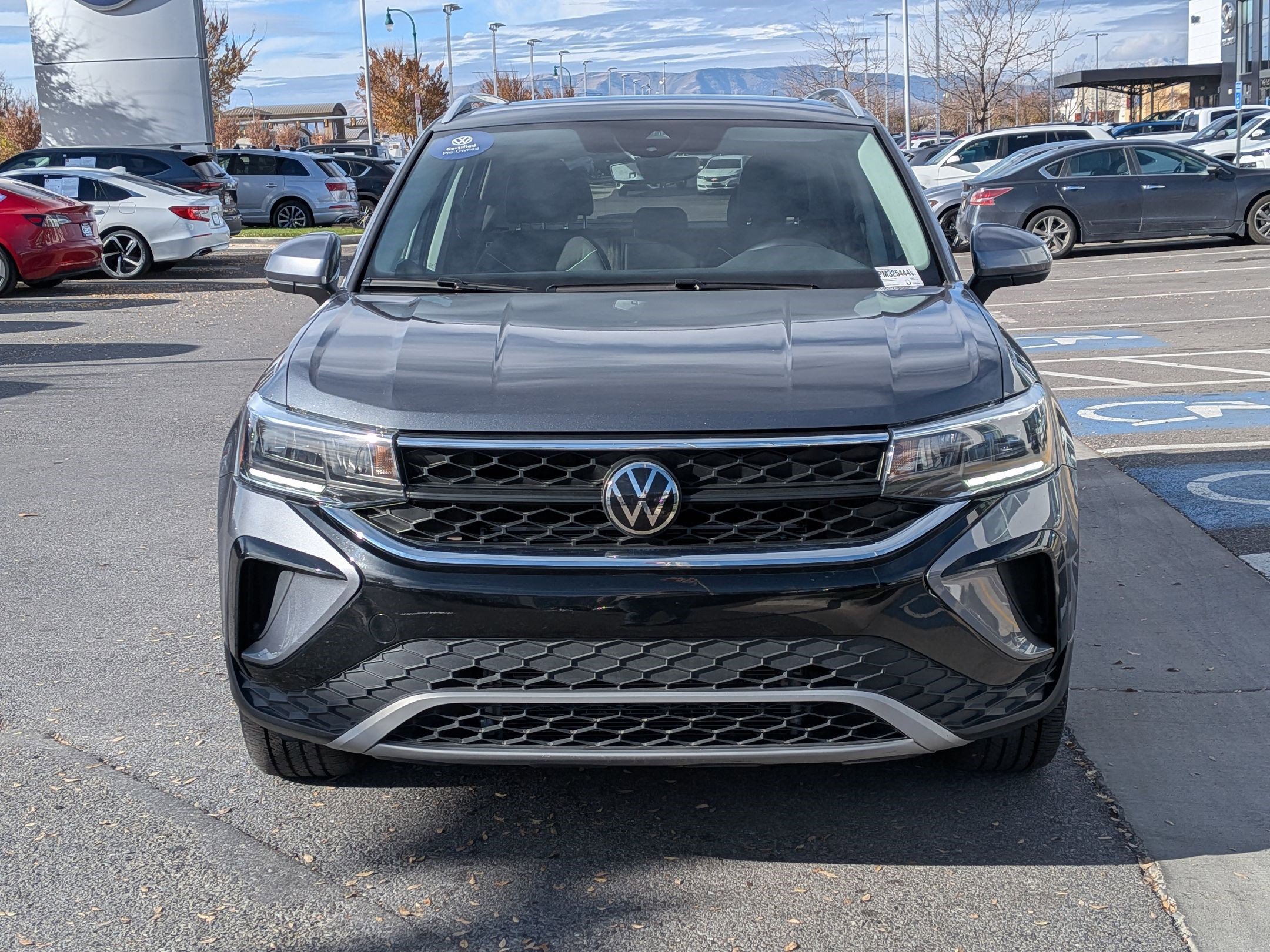 Certified 2023 Volkswagen Taos SE w/ Panoramic Sunroof Package image 12
