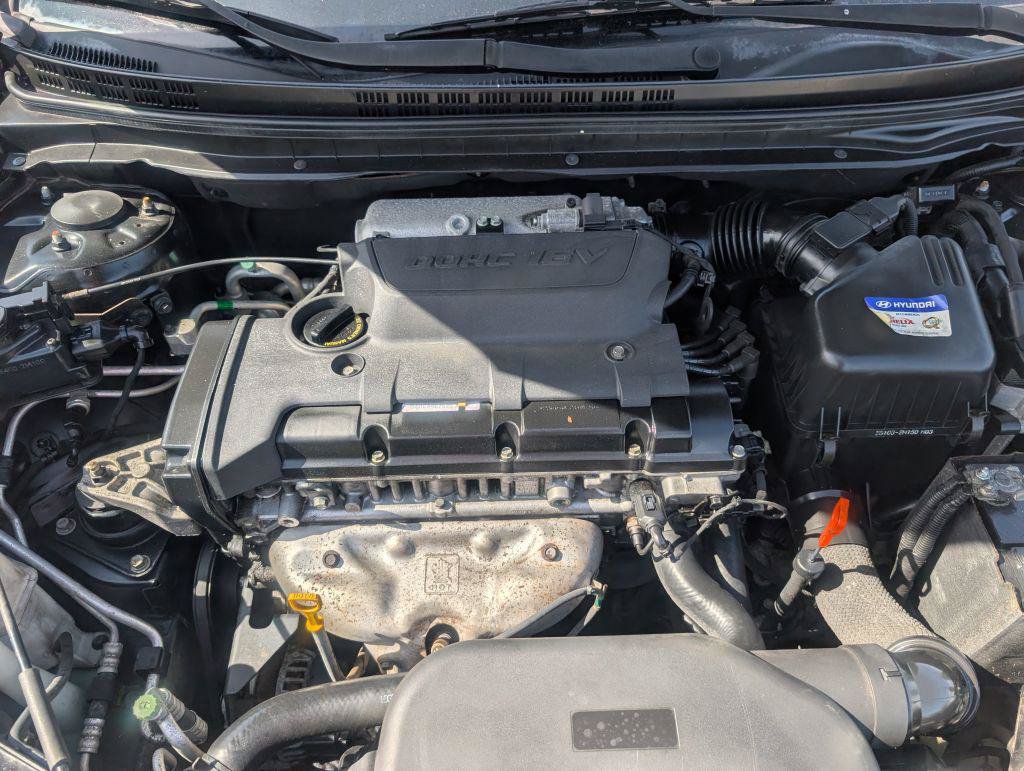 Used 2010 Hyundai Elantra SE FWD image 15