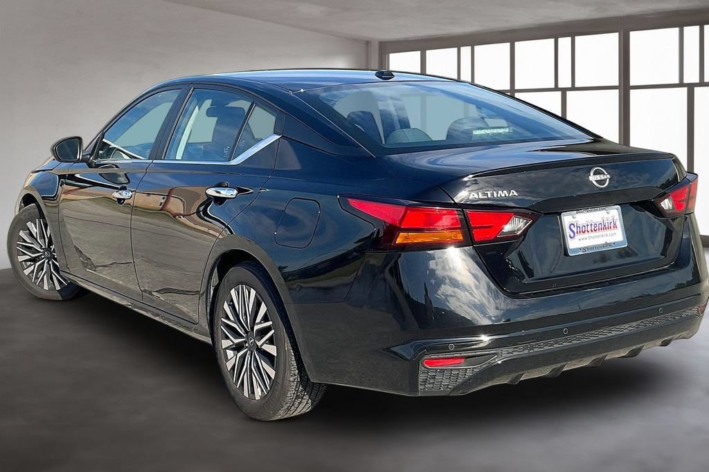 Used 2025 Nissan Altima 2.5 SV FWD image 4