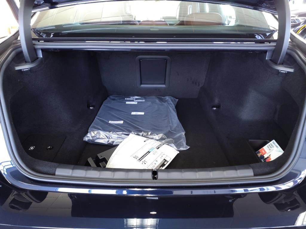 Used 2023 BMW 760i xDrive image 16