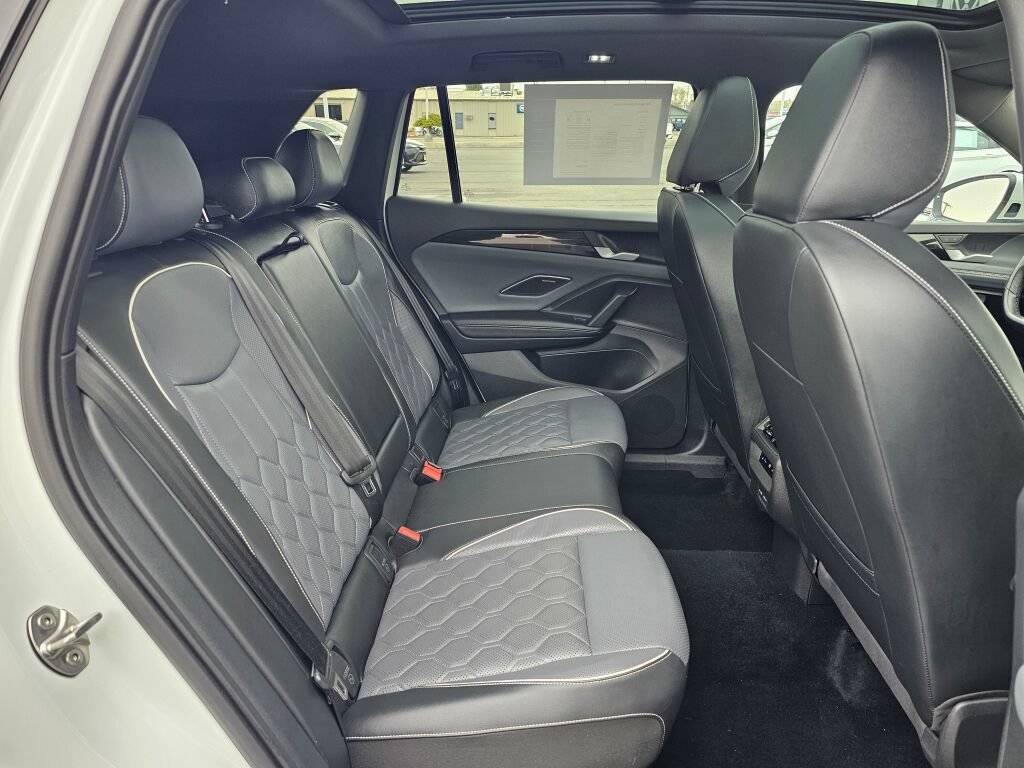 Certified 2025 Volkswagen Tiguan SEL R-Line AWD/4WD image 14