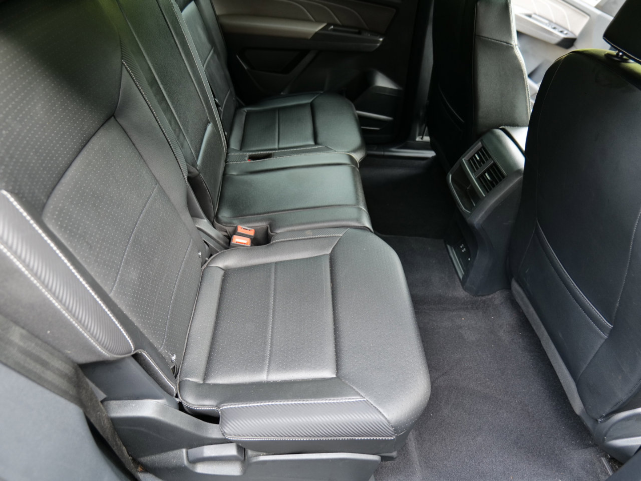 Used 2022 Volkswagen Atlas Cross Sport SEL R-Line image 44