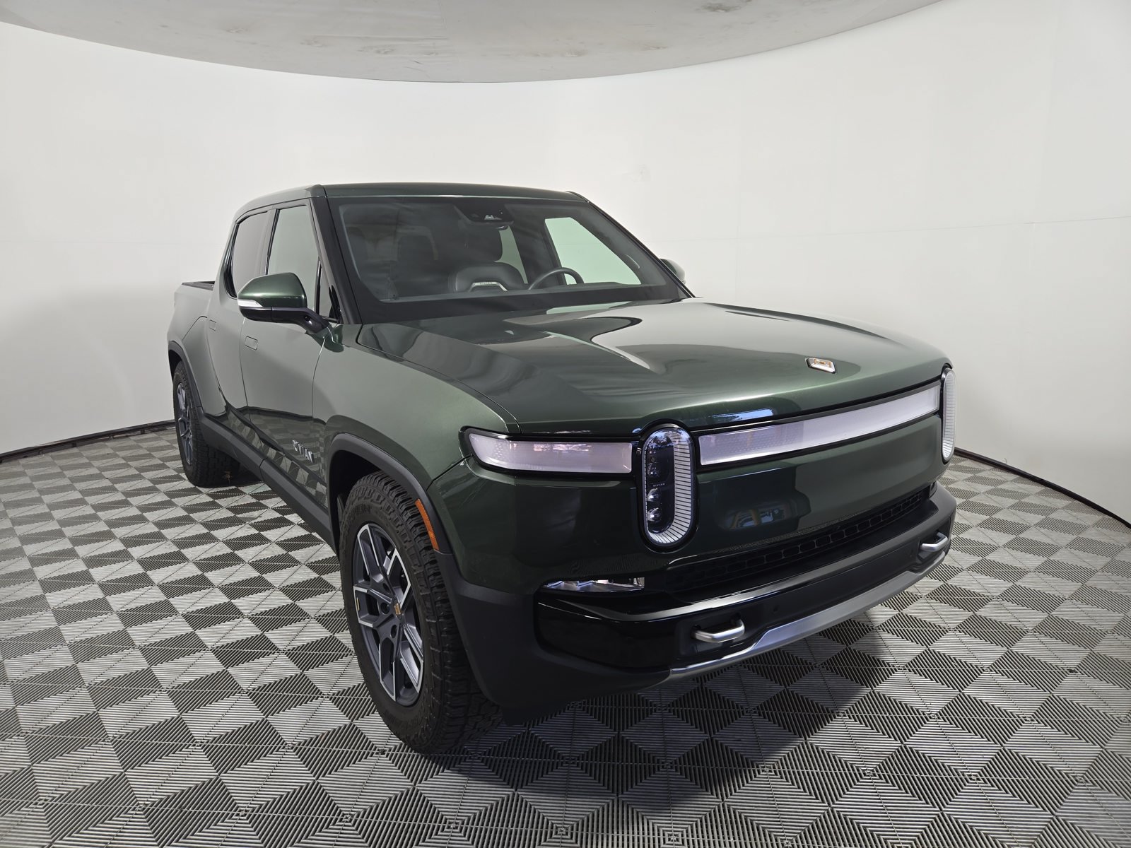 Used 2024 Rivian R1T Adventure Dual AWD/4WD image 7