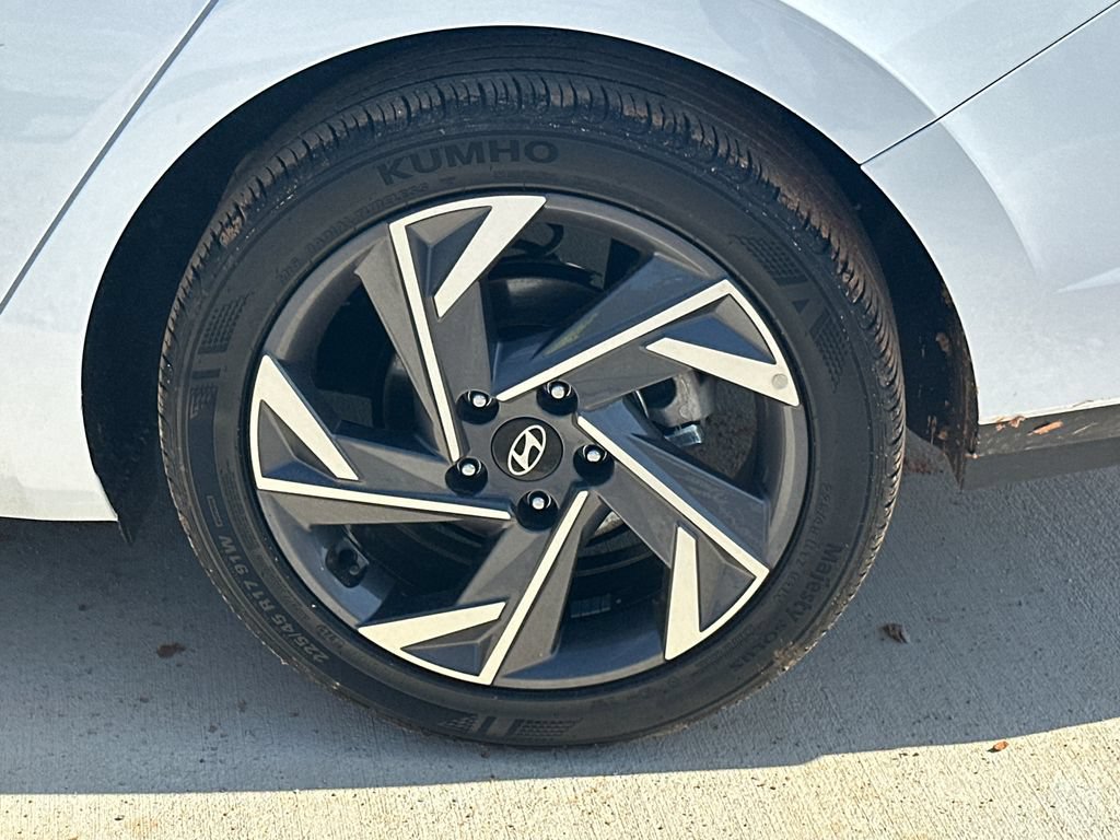 Certified 2025 Hyundai Elantra Sport FWD image 19