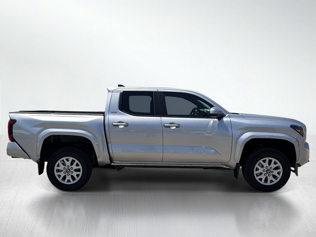 Certified 2025 Toyota Tacoma SR5 AWD/4WD image 10