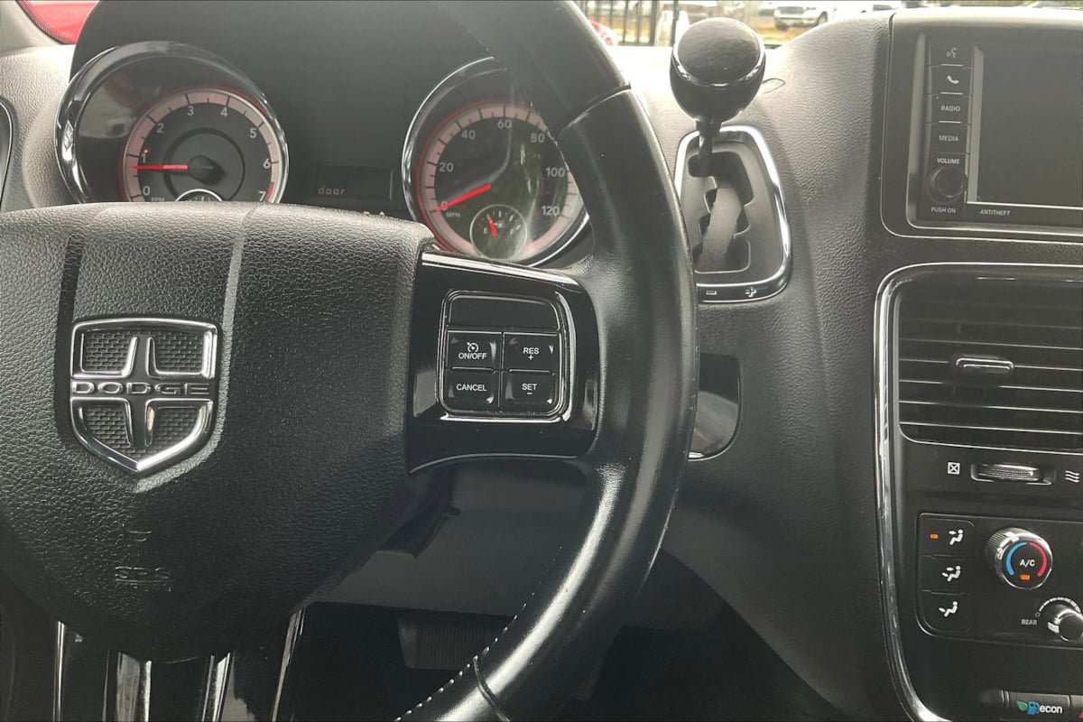 Used 2018 Dodge Grand Caravan SE FWD image 11