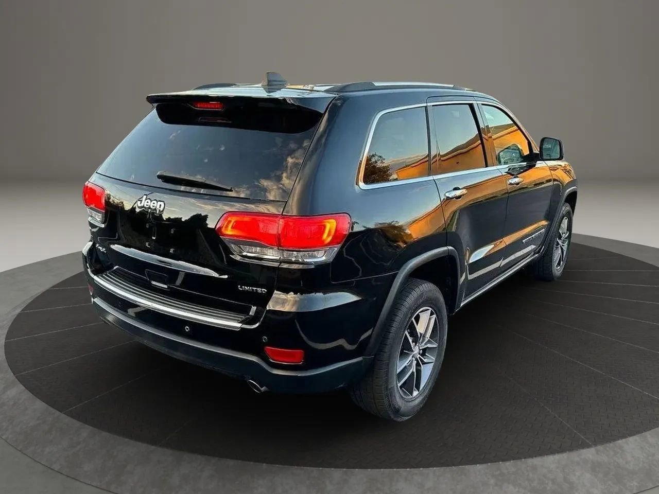 Used 2018 Jeep Grand Cherokee Limited image 5