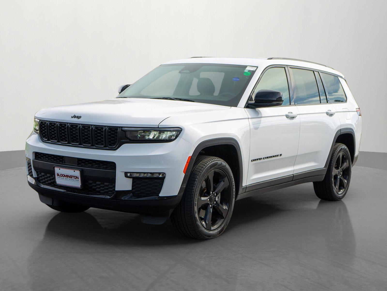 Used 2023 Jeep Grand Cherokee L Limited w/ Black Appearance Package AWD/4WD image 3