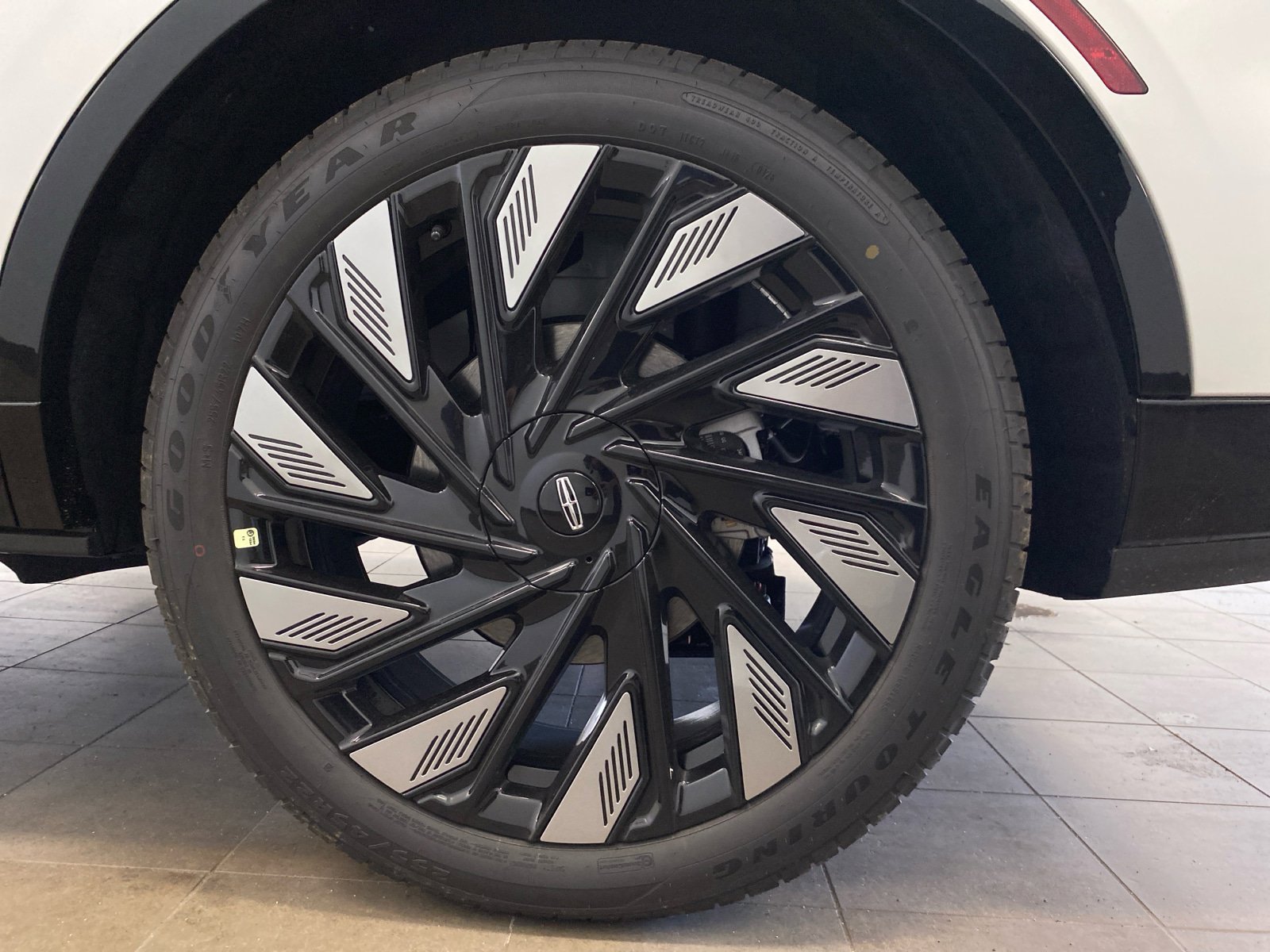 New 2026 Lincoln Nautilus Reserve w/ Jet Appearance Package AWD/4WD image 24