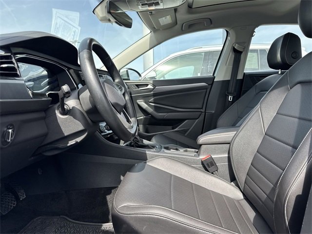 Used 2023 Volkswagen Jetta SE image 11