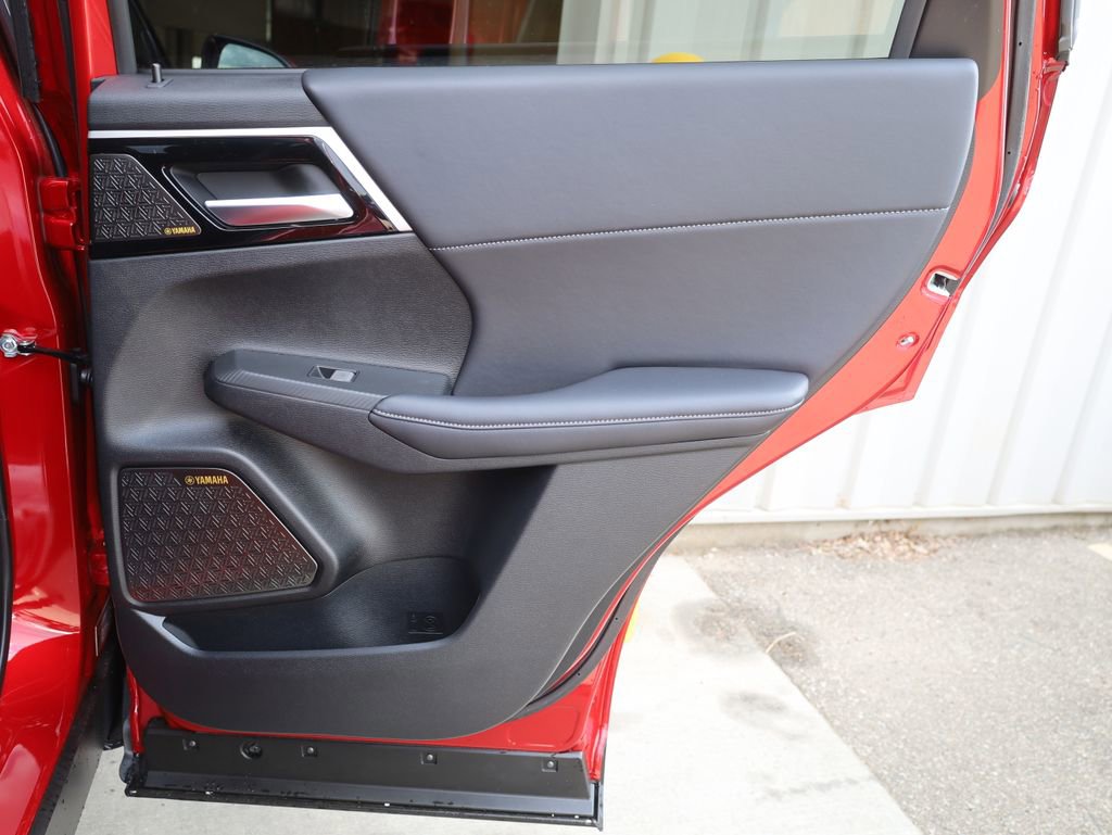 New 2025 Mitsubishi Outlander SE image 19