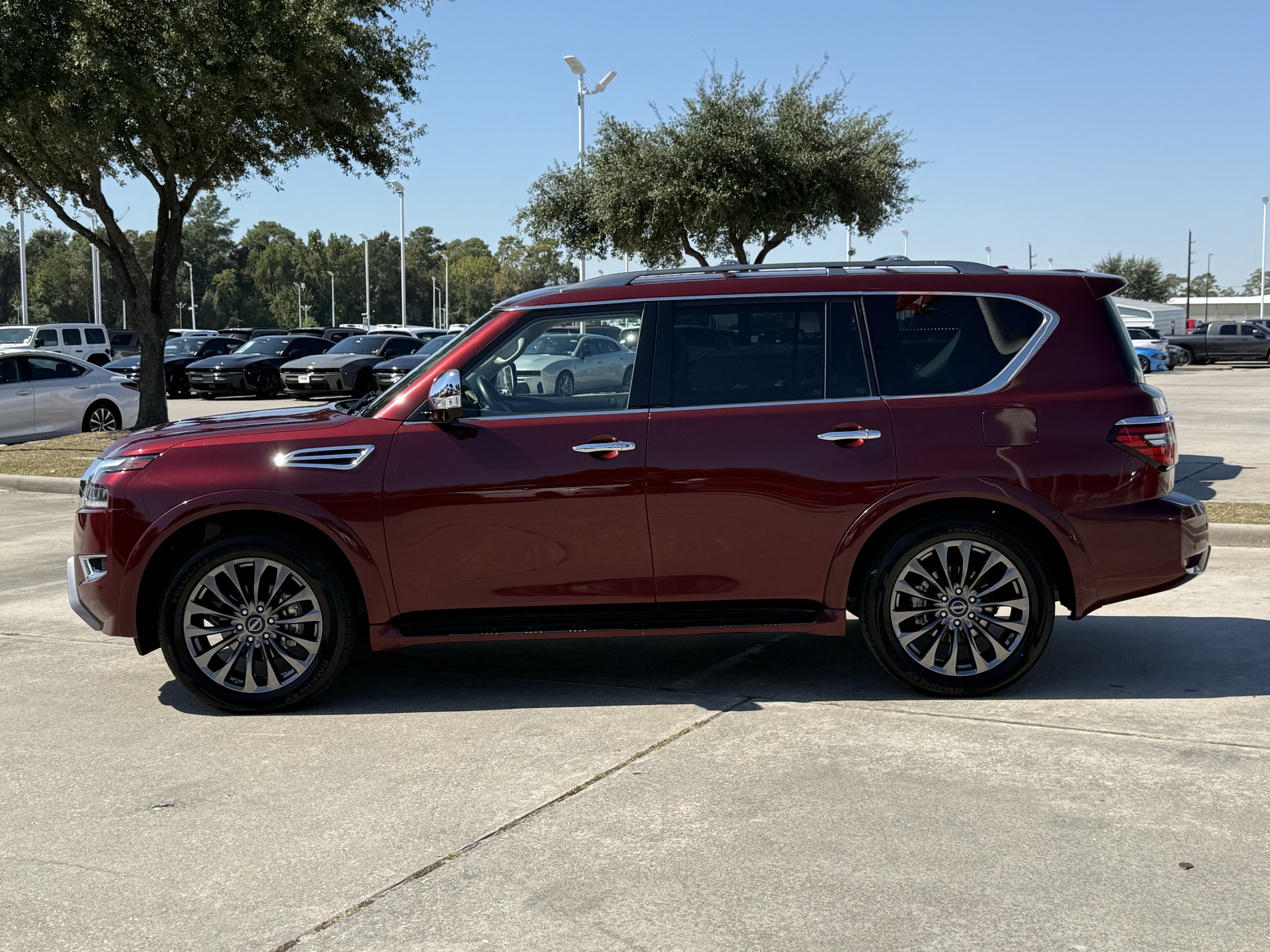 Used 2023 Nissan Armada Platinum w/ Captain's Chairs Package AWD/4WD image 8