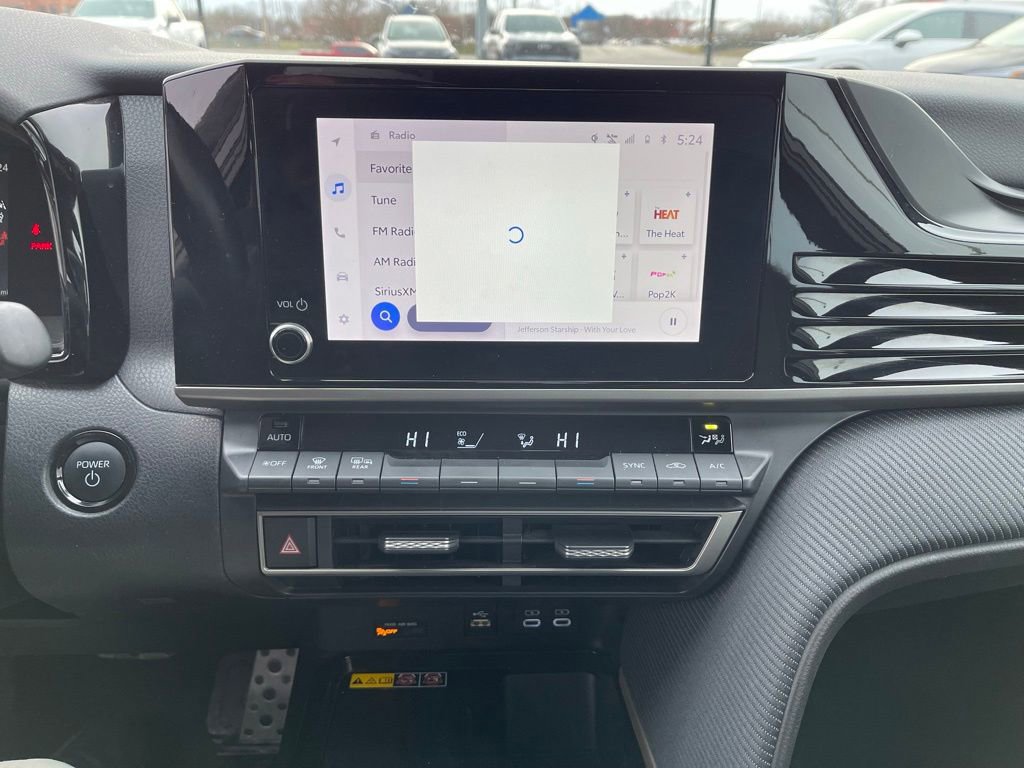 Used 2025 Toyota Camry SE image 8