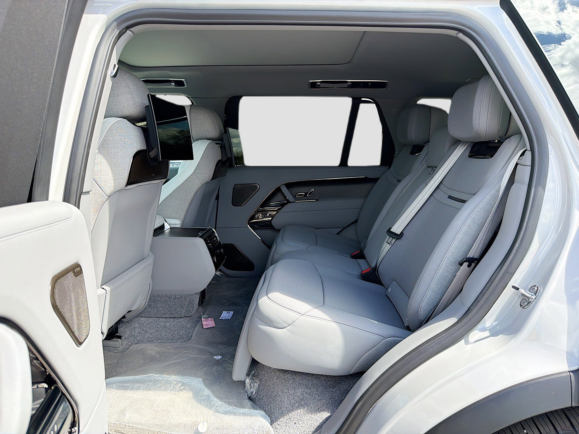 New 2026 Land Rover Range Rover SV image 22