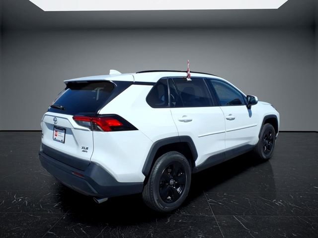 Used 2022 Toyota RAV4 XLE w/ Convenience Package AWD/4WD image 3