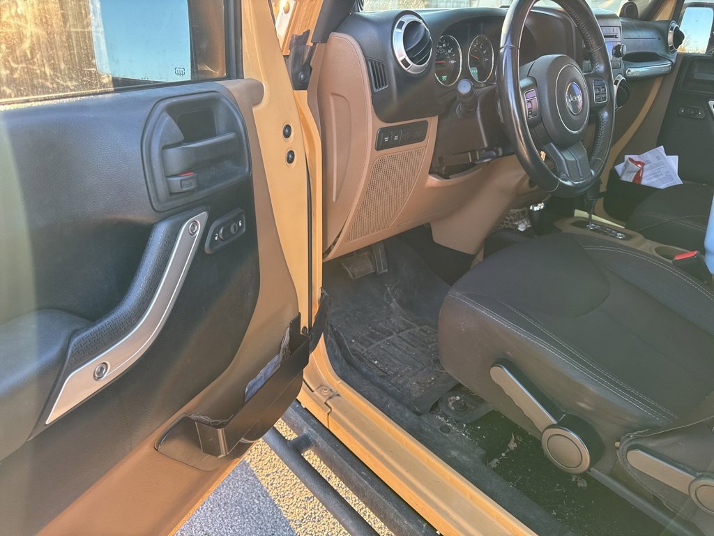 Used 2014 Jeep Wrangler Unlimited Rubicon w/ Max Tow Package image 10