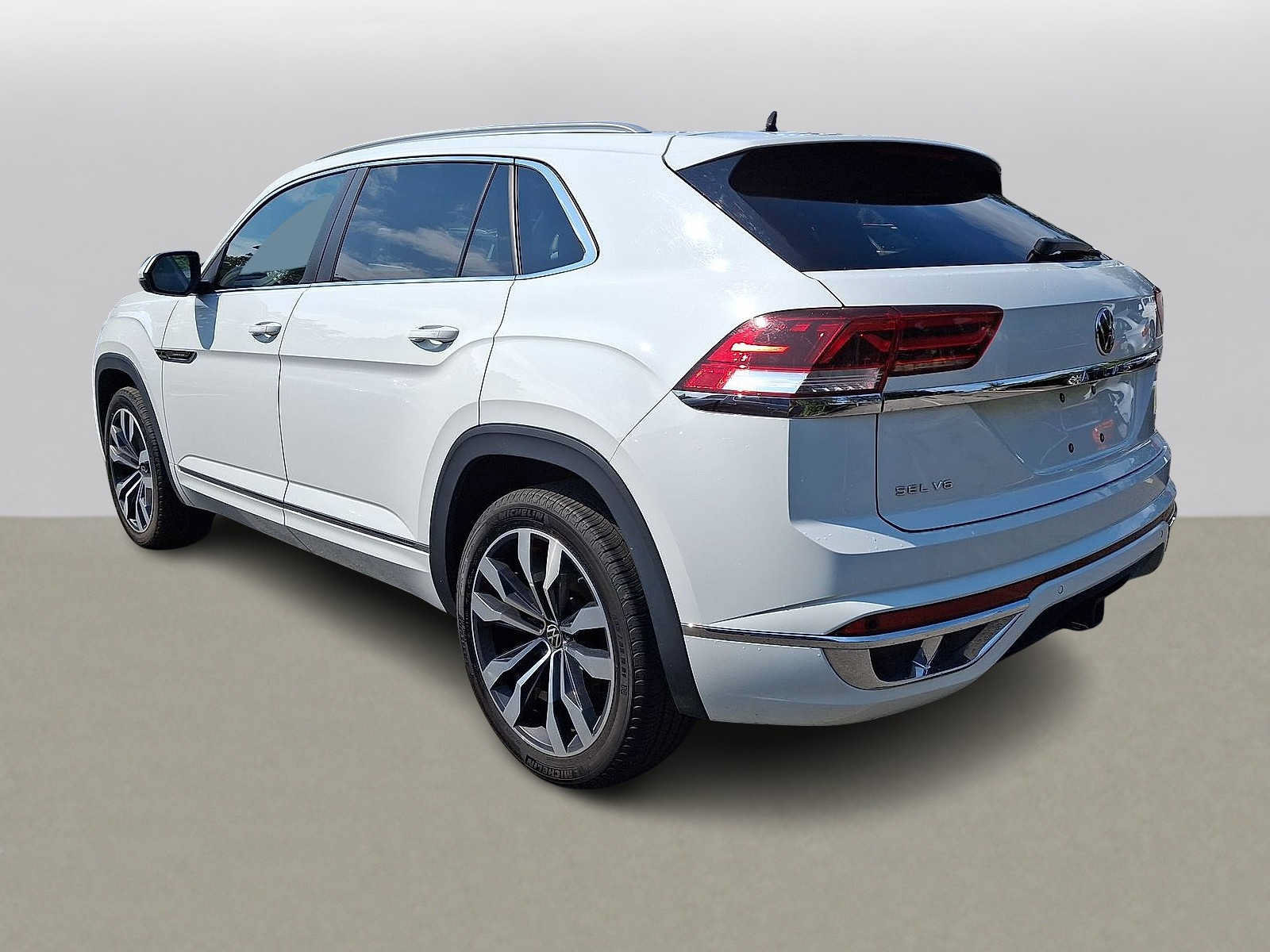 Used 2021 Volkswagen Atlas Cross Sport SEL R-Line AWD/4WD image 28