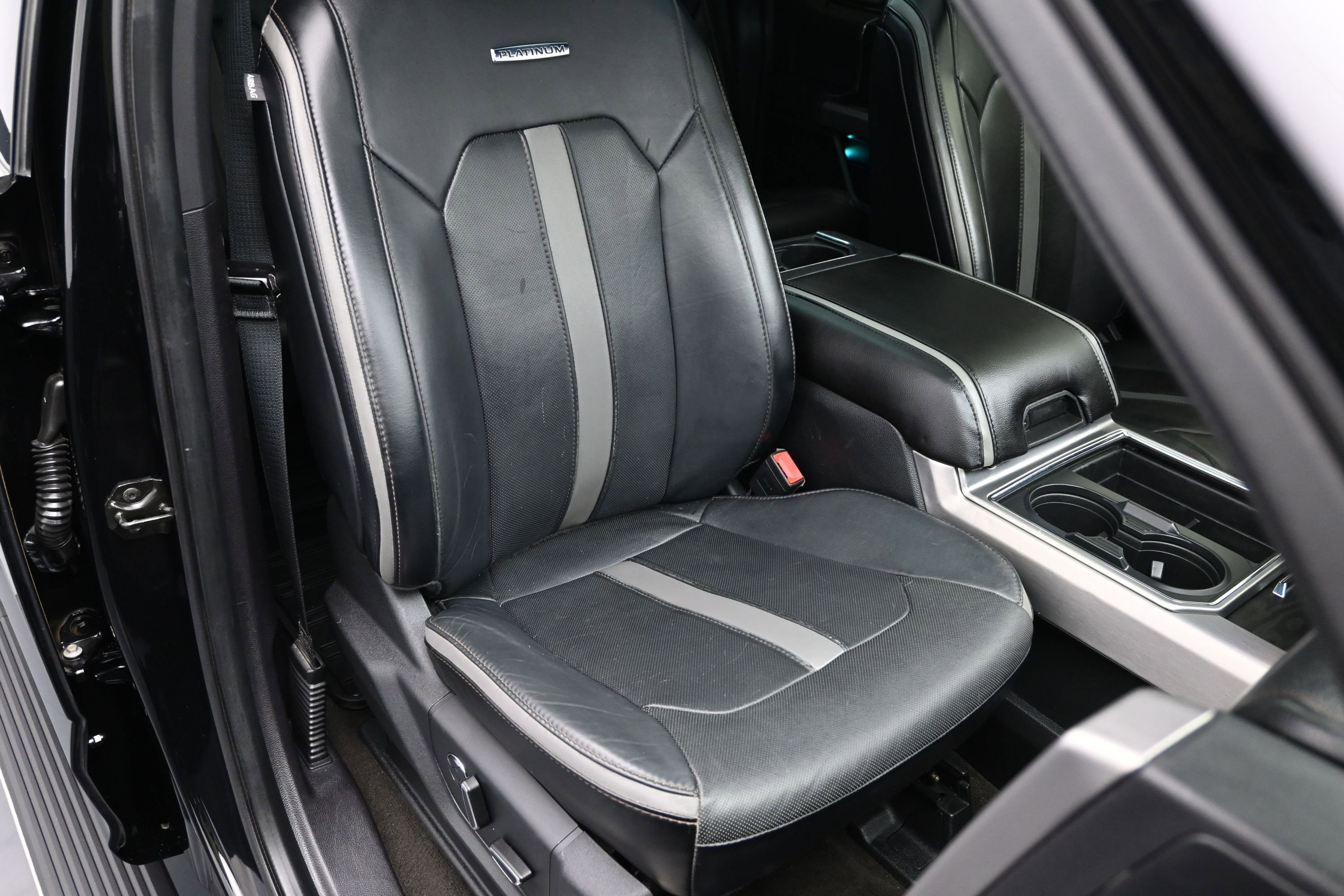 Used 2018 Ford F250 Platinum w/ Platinum Ultimate Package AWD/4WD image 39