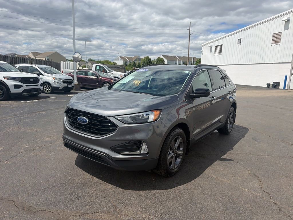 Used 2022 Ford Edge SEL w/ Sport Appearance Package AWD/4WD image 3