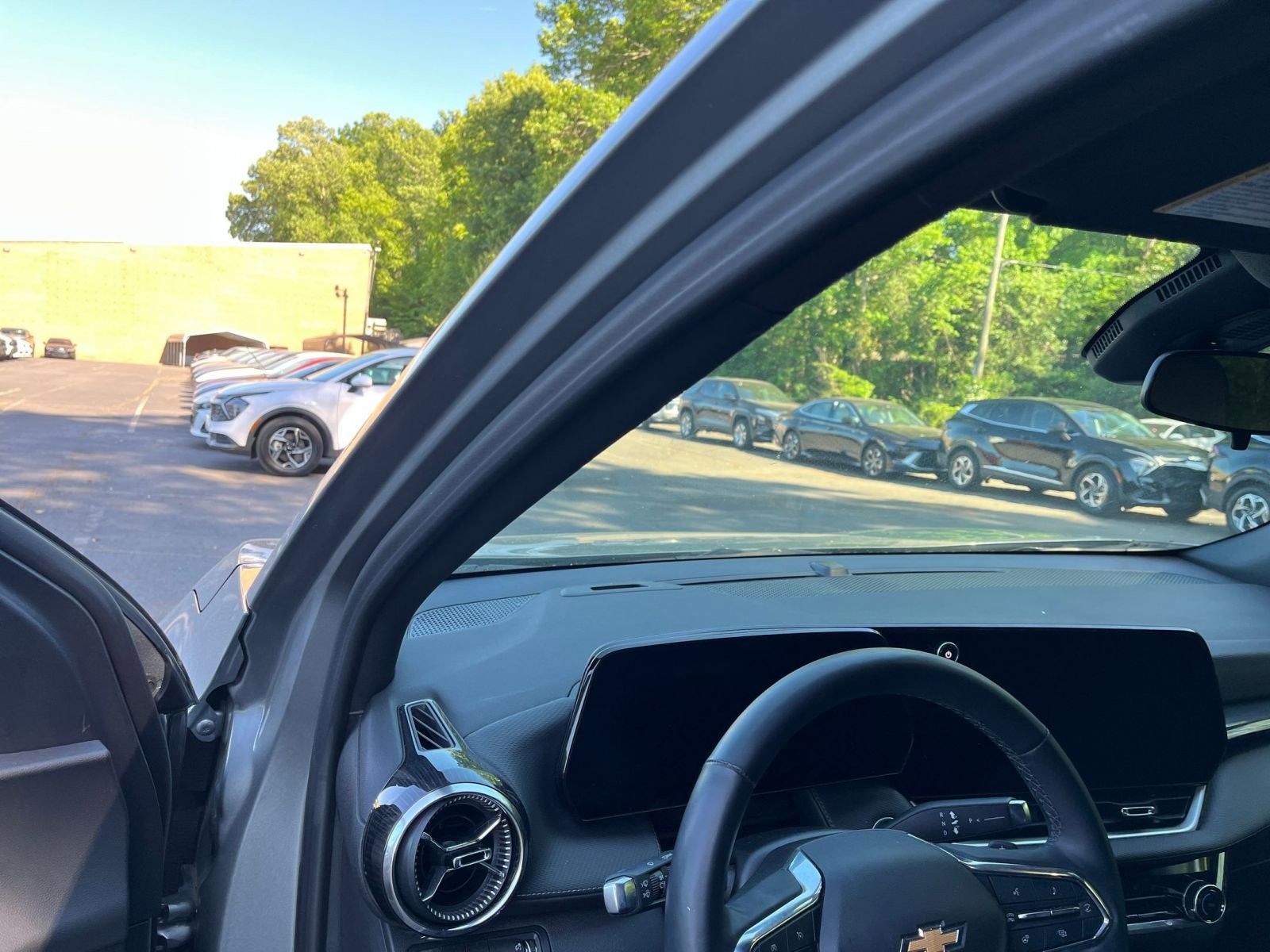 Used 2025 Chevrolet Equinox LT FWD image 35
