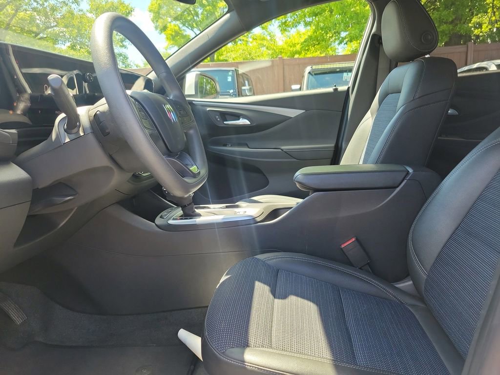 Certified 2025 Buick Envista Preferred FWD image 20