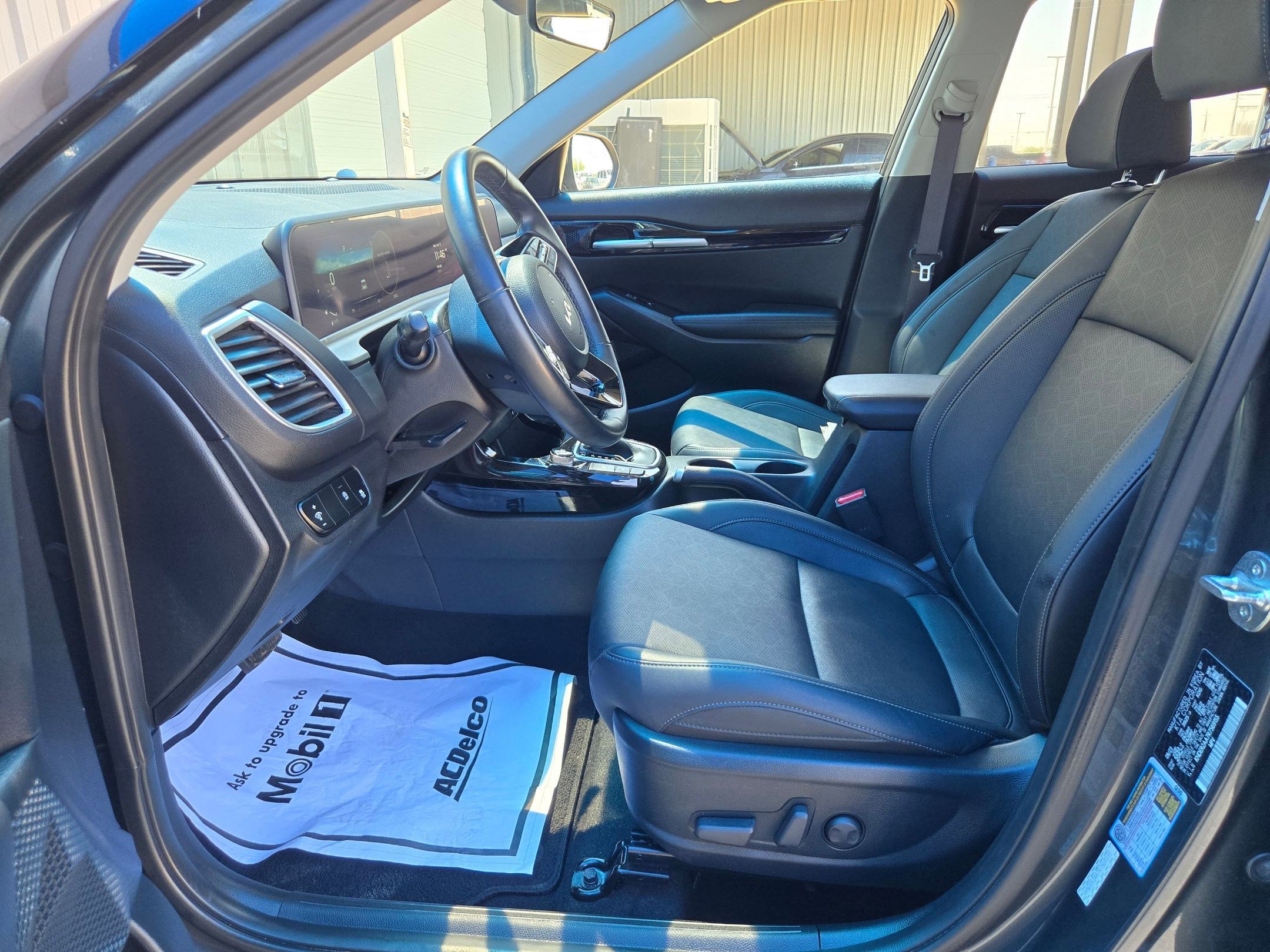 Used 2024 Kia Seltos EX FWD image 9