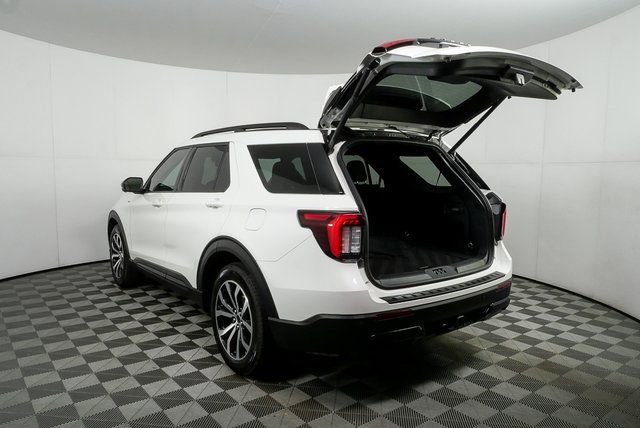 Used 2025 Ford Explorer ST-Line w/ Premium Package RWD image 32