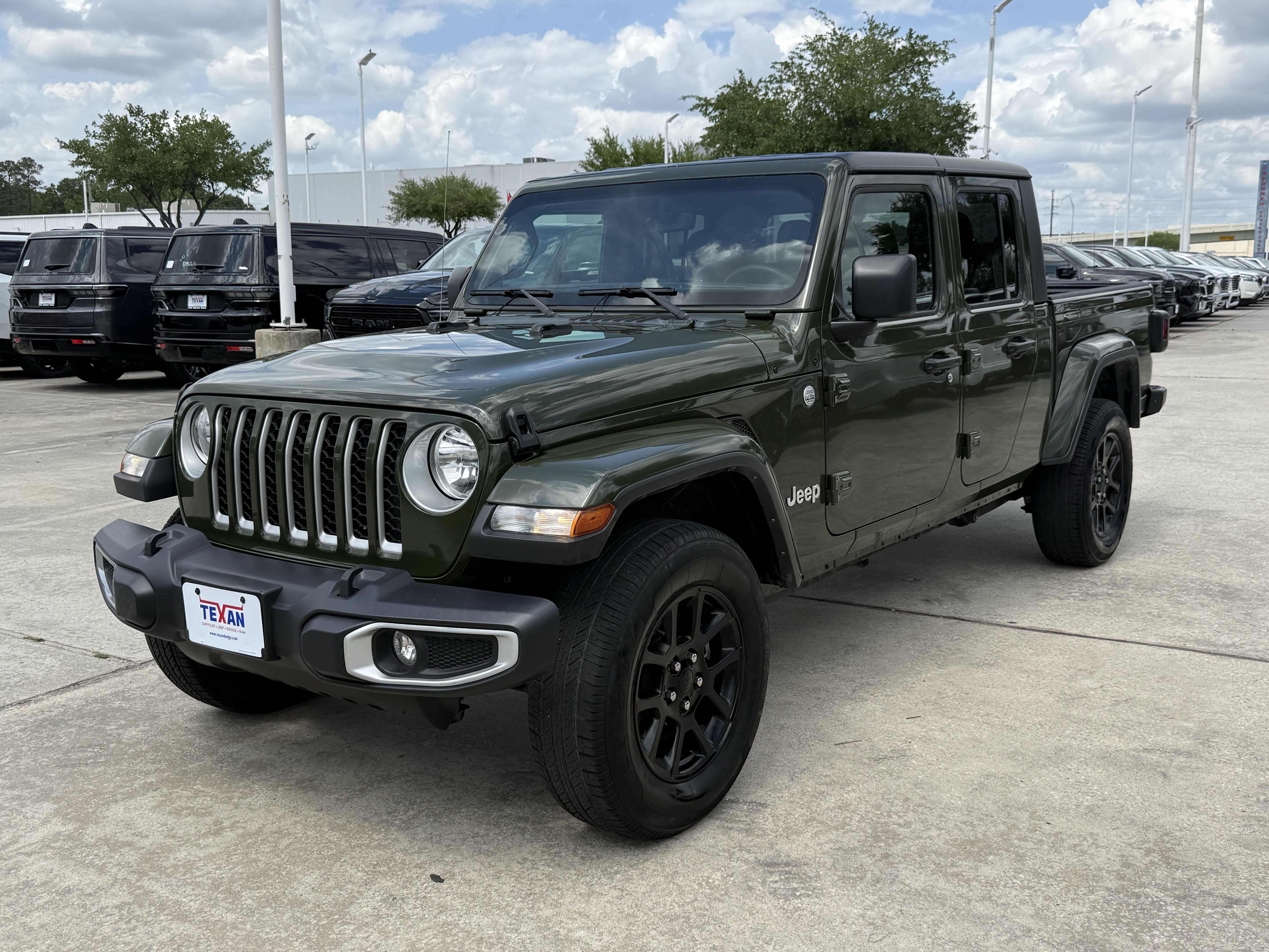 Used 2023 Jeep Gladiator Overland image 9