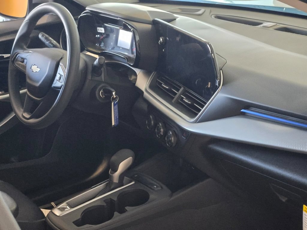 New 2026 Chevrolet Trax LS w/ LS Convenience Package FWD image 6