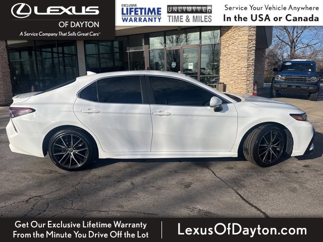 Used 2022 Toyota Camry SE video 2