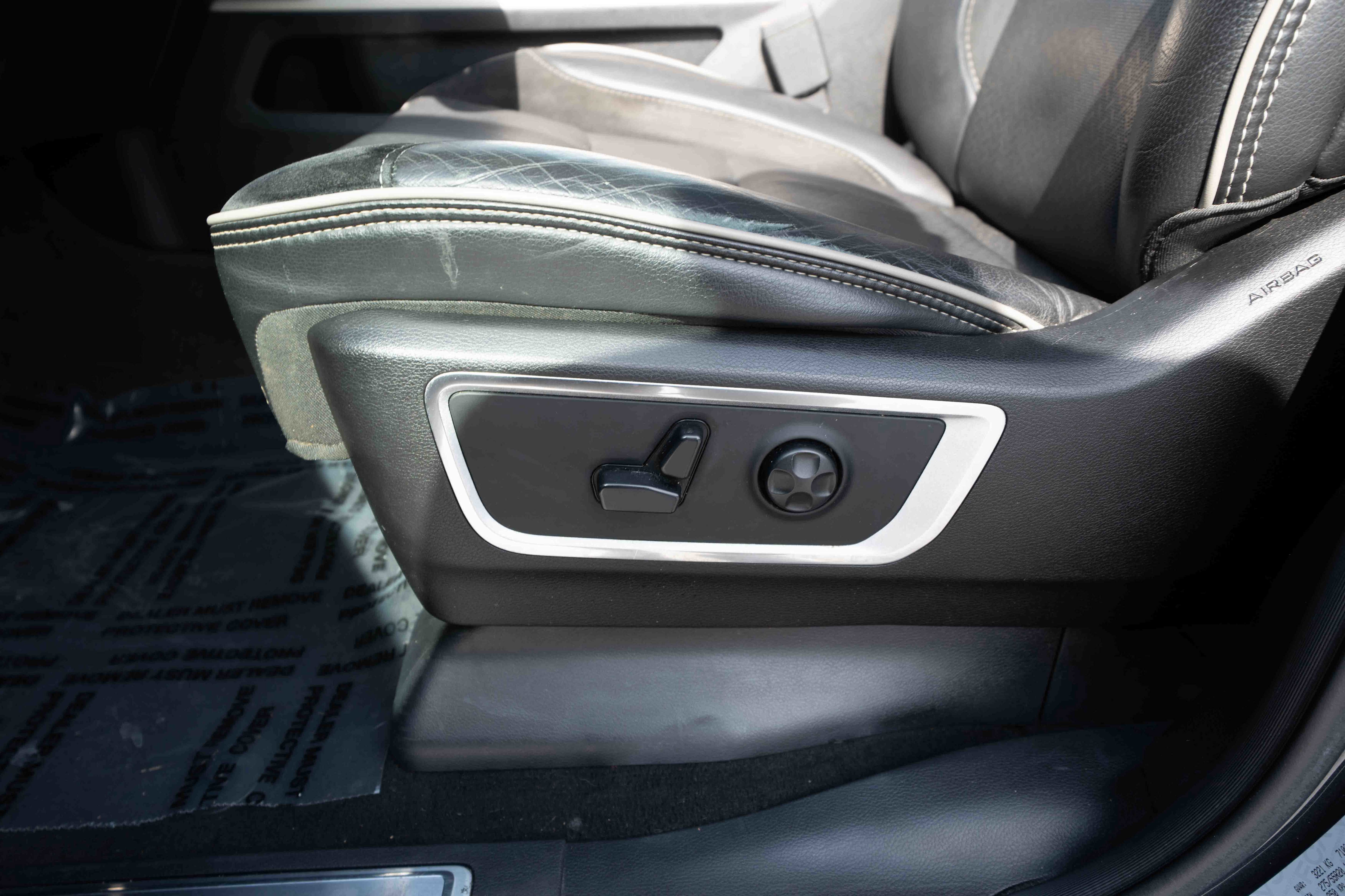 Used 2019 RAM 1500 Laramie AWD/4WD image 12