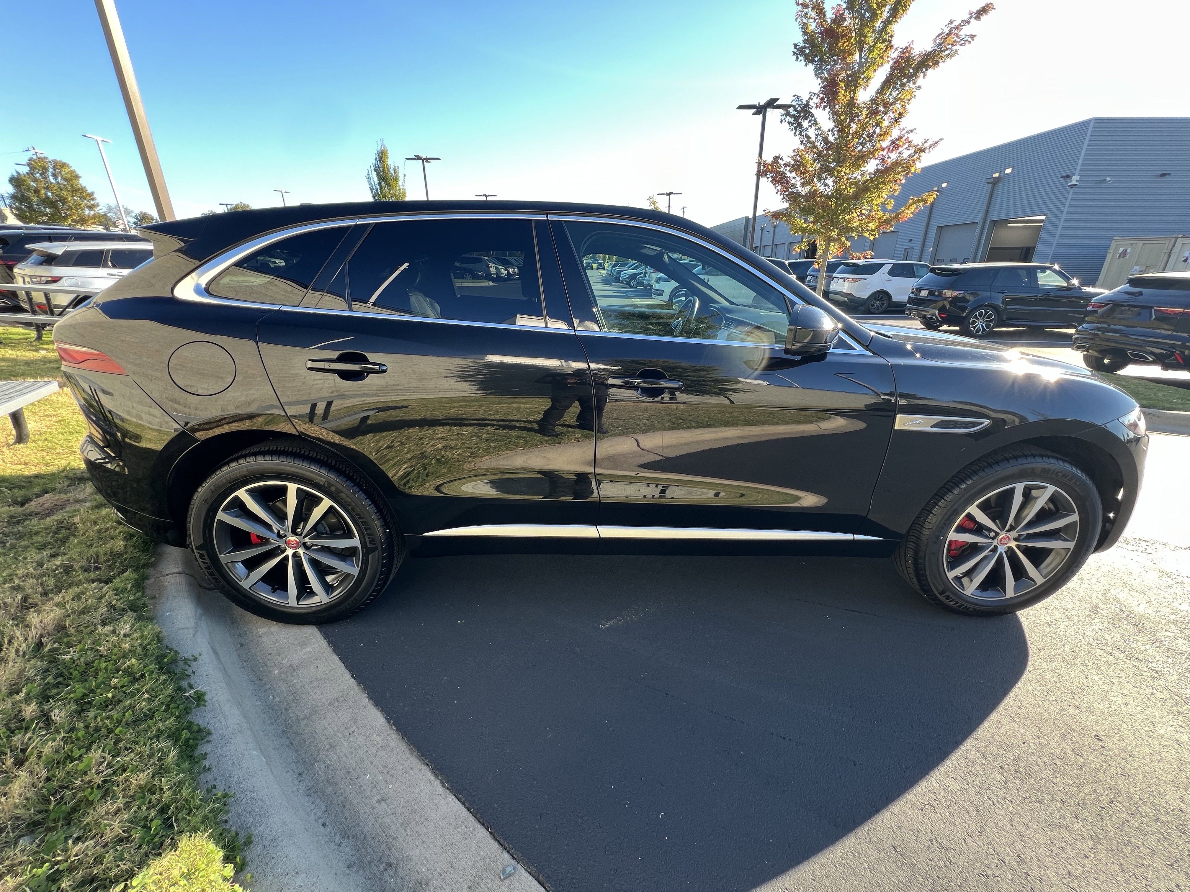 Certified 2022 Jaguar F-PACE R-Dynamic S image 8