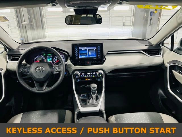 Used 2021 Toyota RAV4 XLE w/ Convenience Package FWD image 4
