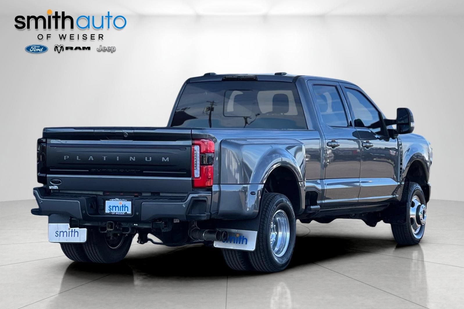 Used 2023 Ford F350 Platinum AWD/4WD image 4