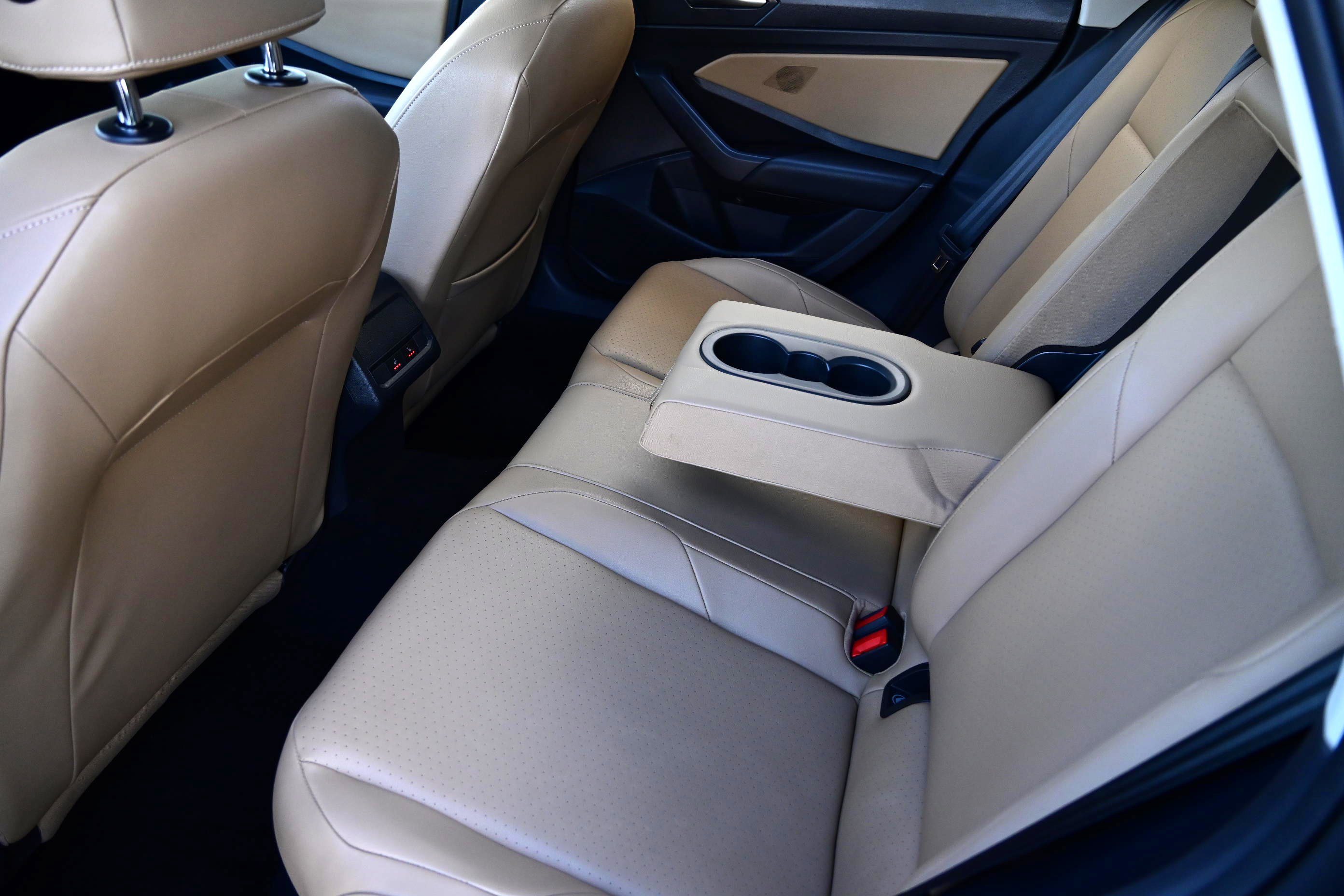 Used 2020 Volkswagen Jetta SE w/ SE Cold Weather Package image 11