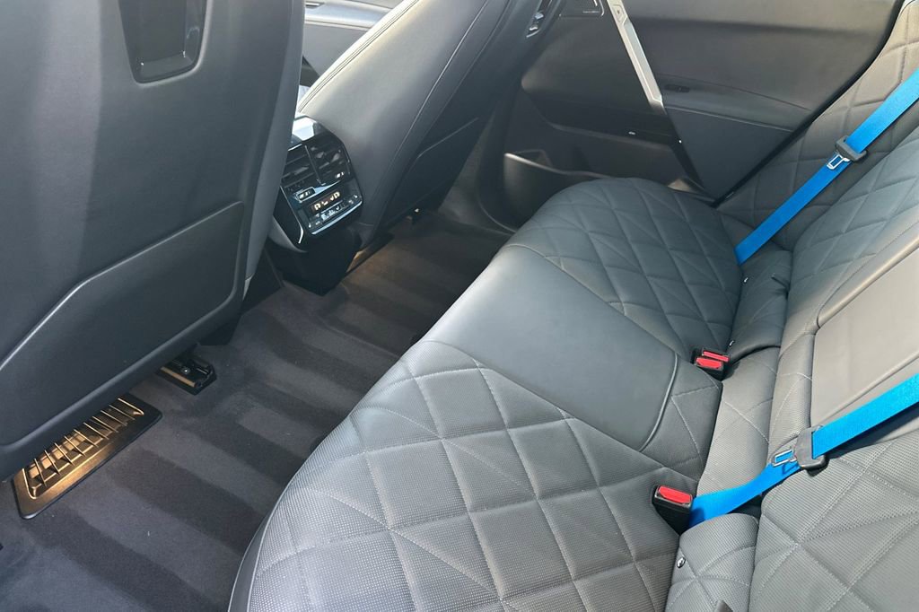 Used 2023 BMW iX M60 image 12