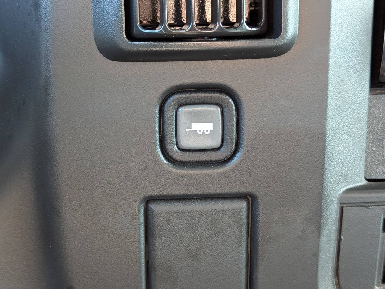 Used 2004 Chevrolet Express 1500 RWD image 22