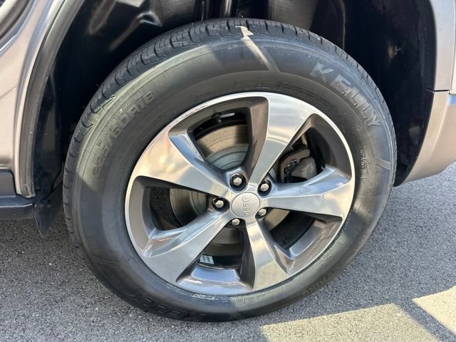 Used 2020 Jeep Cherokee Limited w/ Luxury Group AWD/4WD image 34