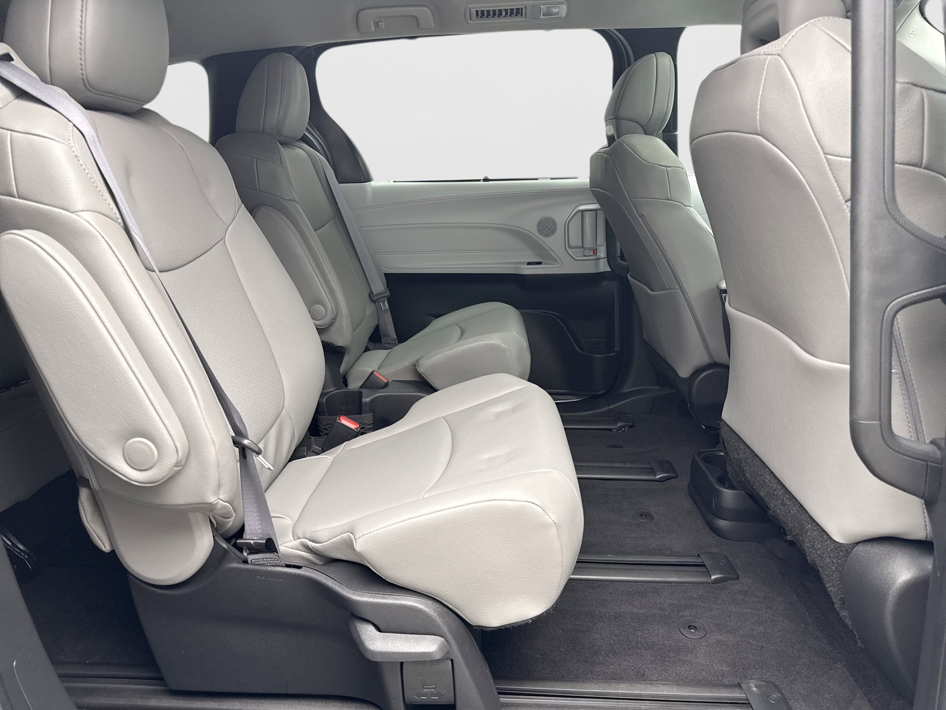 Used 2025 Toyota Sienna XLE AWD/4WD image 20