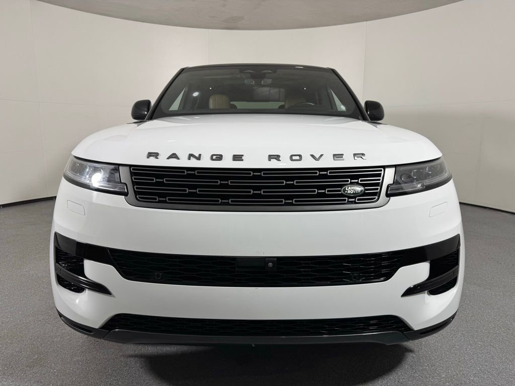 Used 2024 Land Rover Range Rover Sport SE image 2