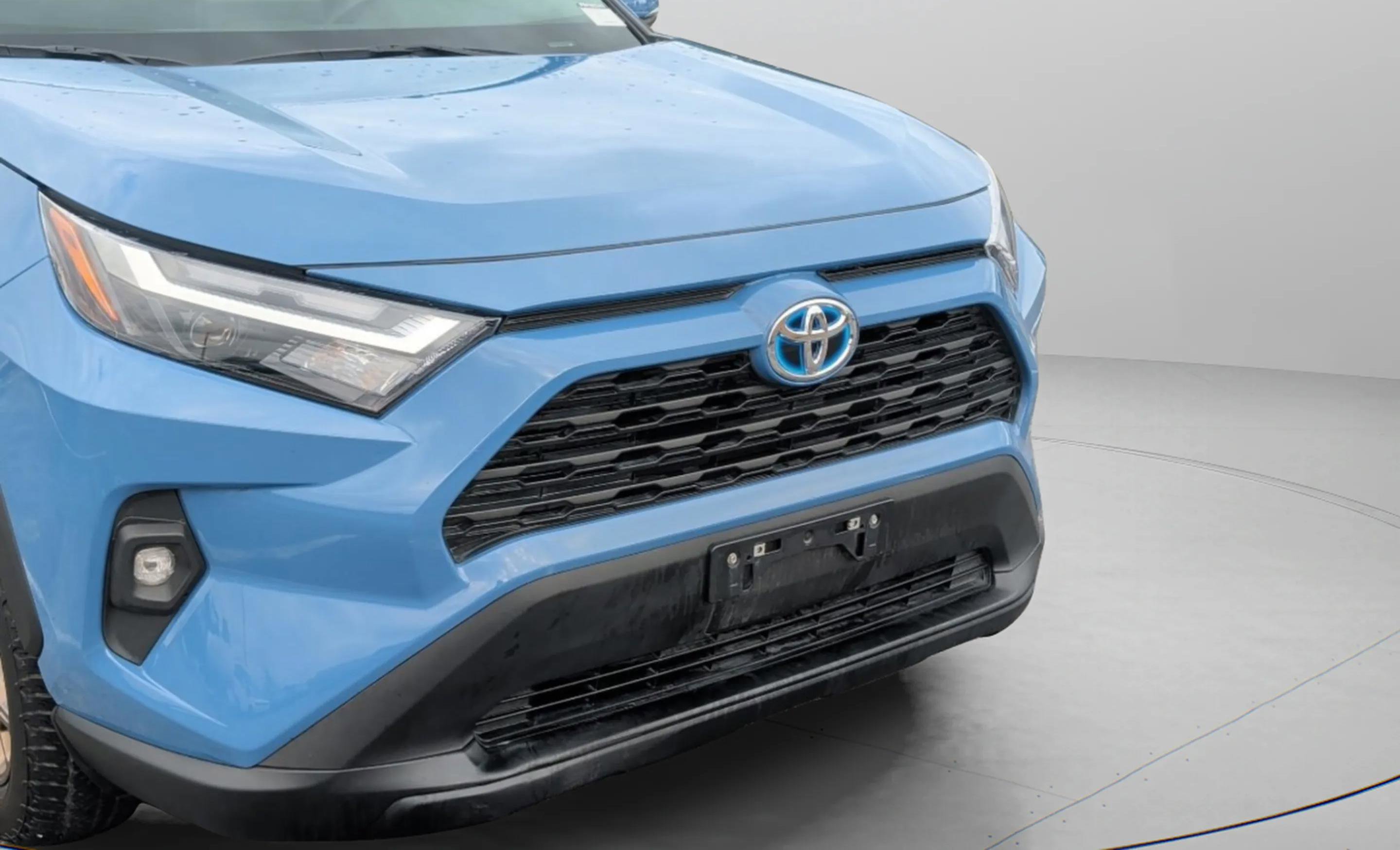 Used 2023 Toyota RAV4 AWD Hybrid image 2