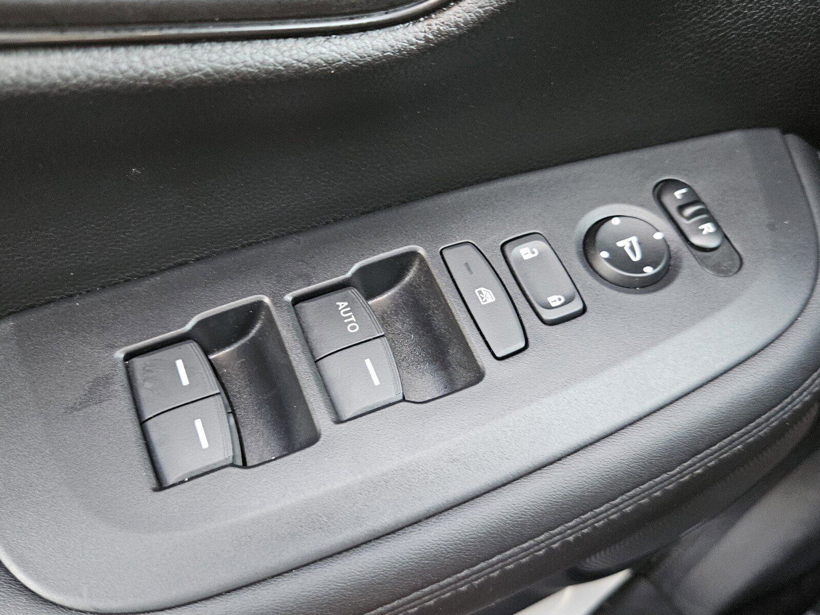 Certified 2023 Honda HR-V LX image 37