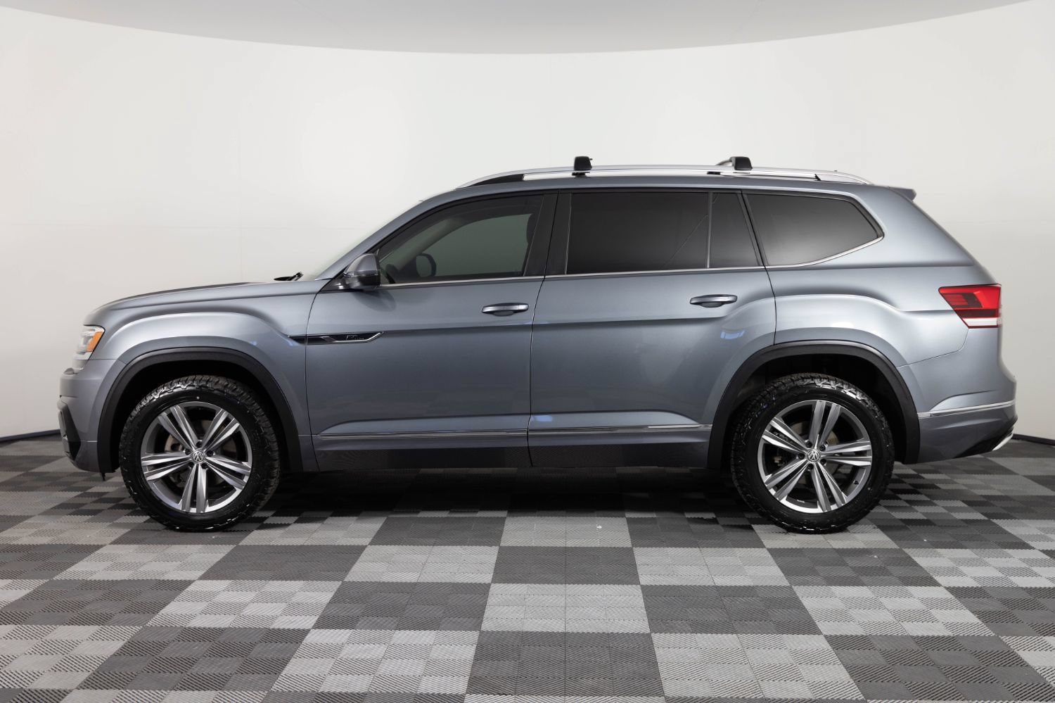 Used 2019 Volkswagen Atlas SEL R-Line AWD/4WD image 3