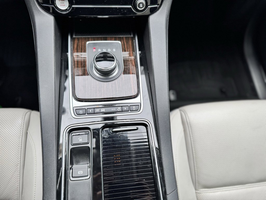 Used 2018 Jaguar F-PACE Prestige image 26
