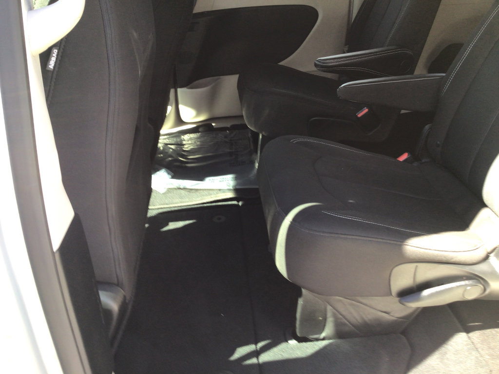 Used 2023 Chrysler Voyager LX image 14