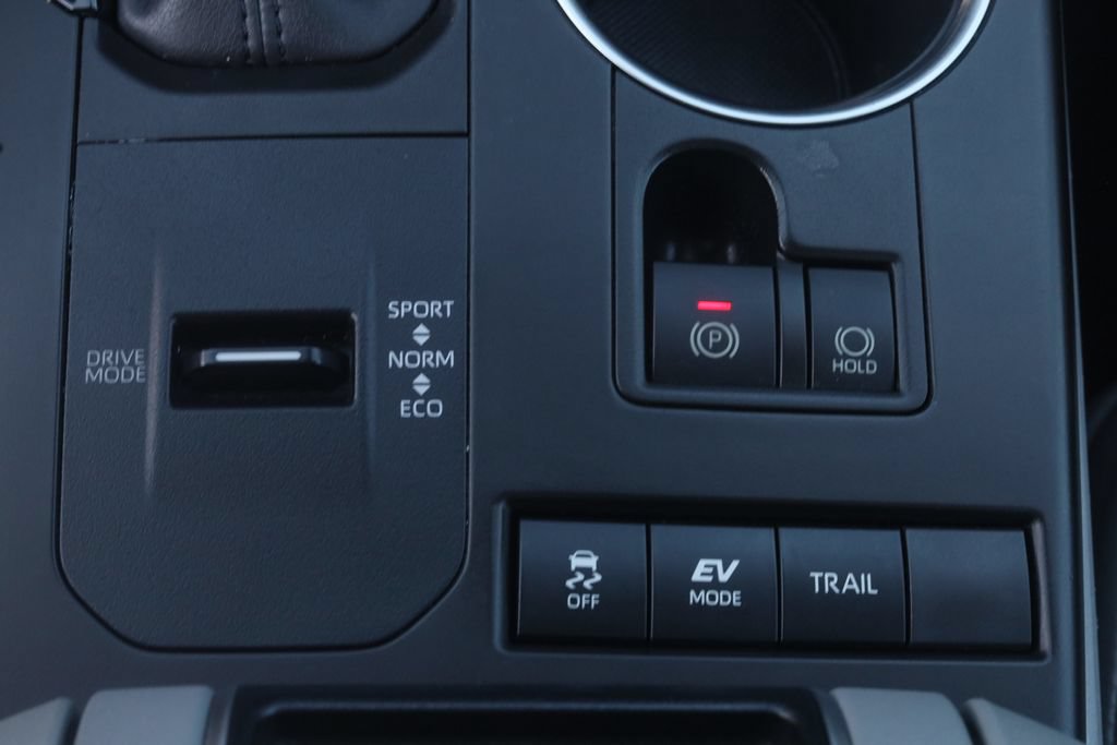 Used 2020 Toyota Highlander XLE AWD/4WD image 27