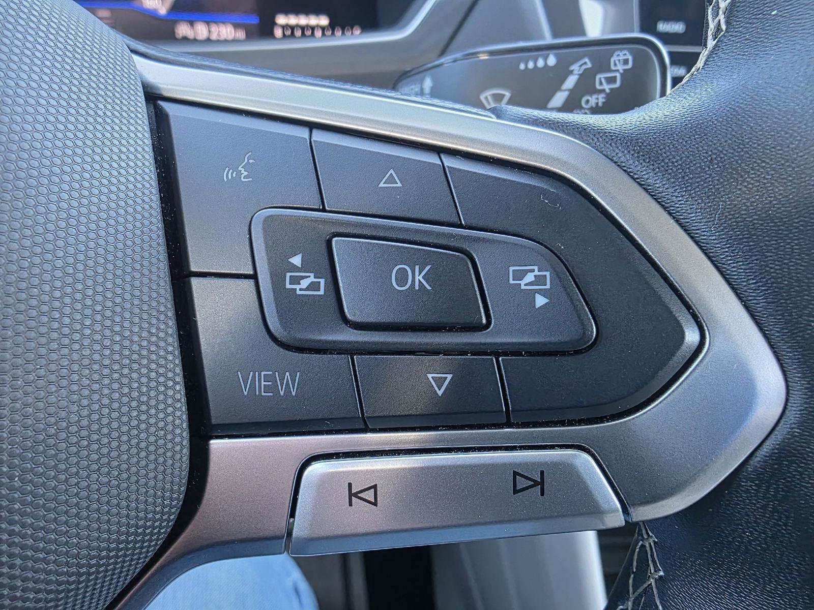 Used 2024 Volkswagen Tiguan SE image 11