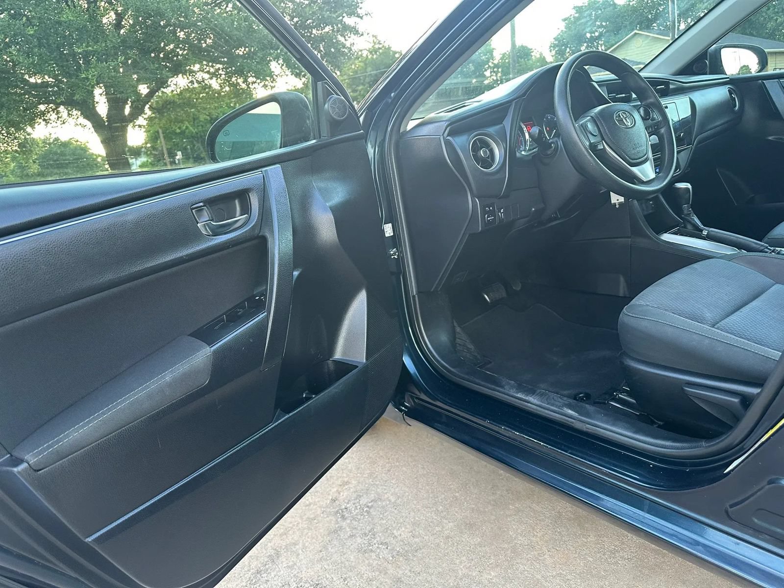 Used 2019 Toyota Corolla LE FWD image 9