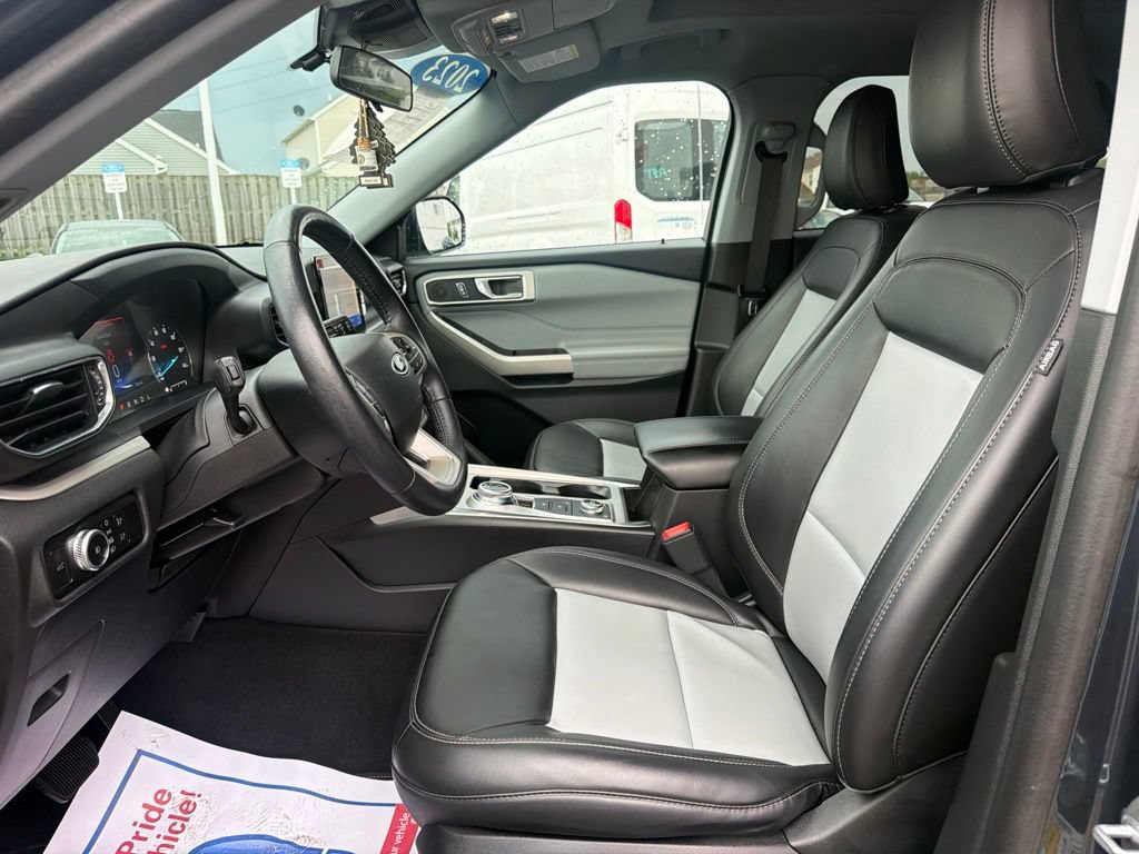 Used 2023 Ford Explorer XLT w/ Equipment Group 202A AWD/4WD image 28