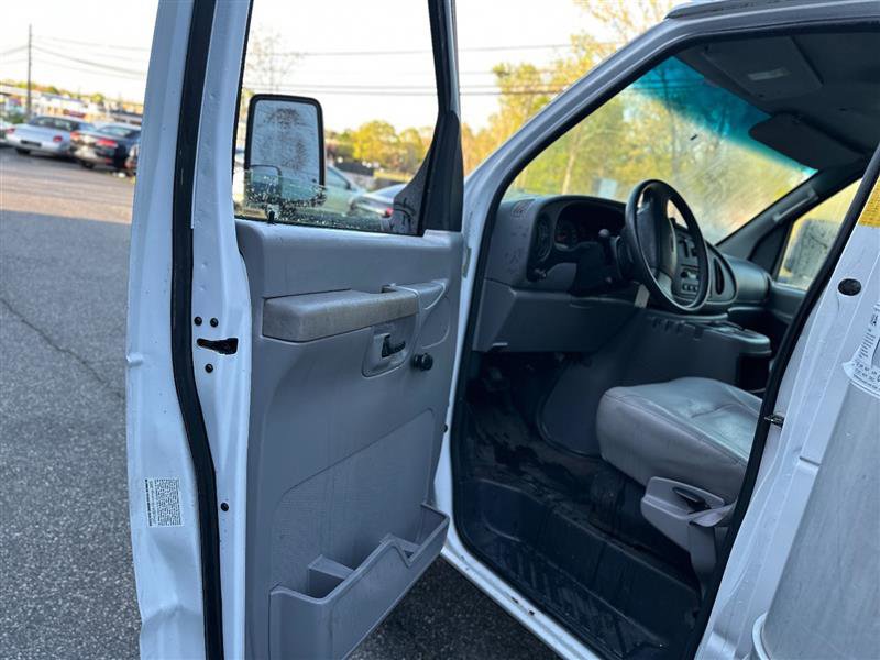 Used 2002 Ford E-350 and Econoline 350 Super Duty image 5